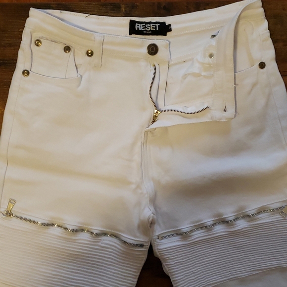 Reset Platinum Denim Shorts - Picture 6 of 6